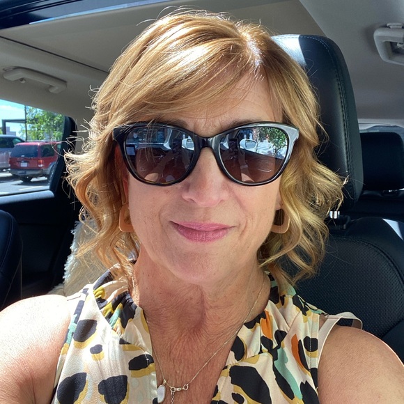 Meet your Posher, Carrie - Picture 1 of 1